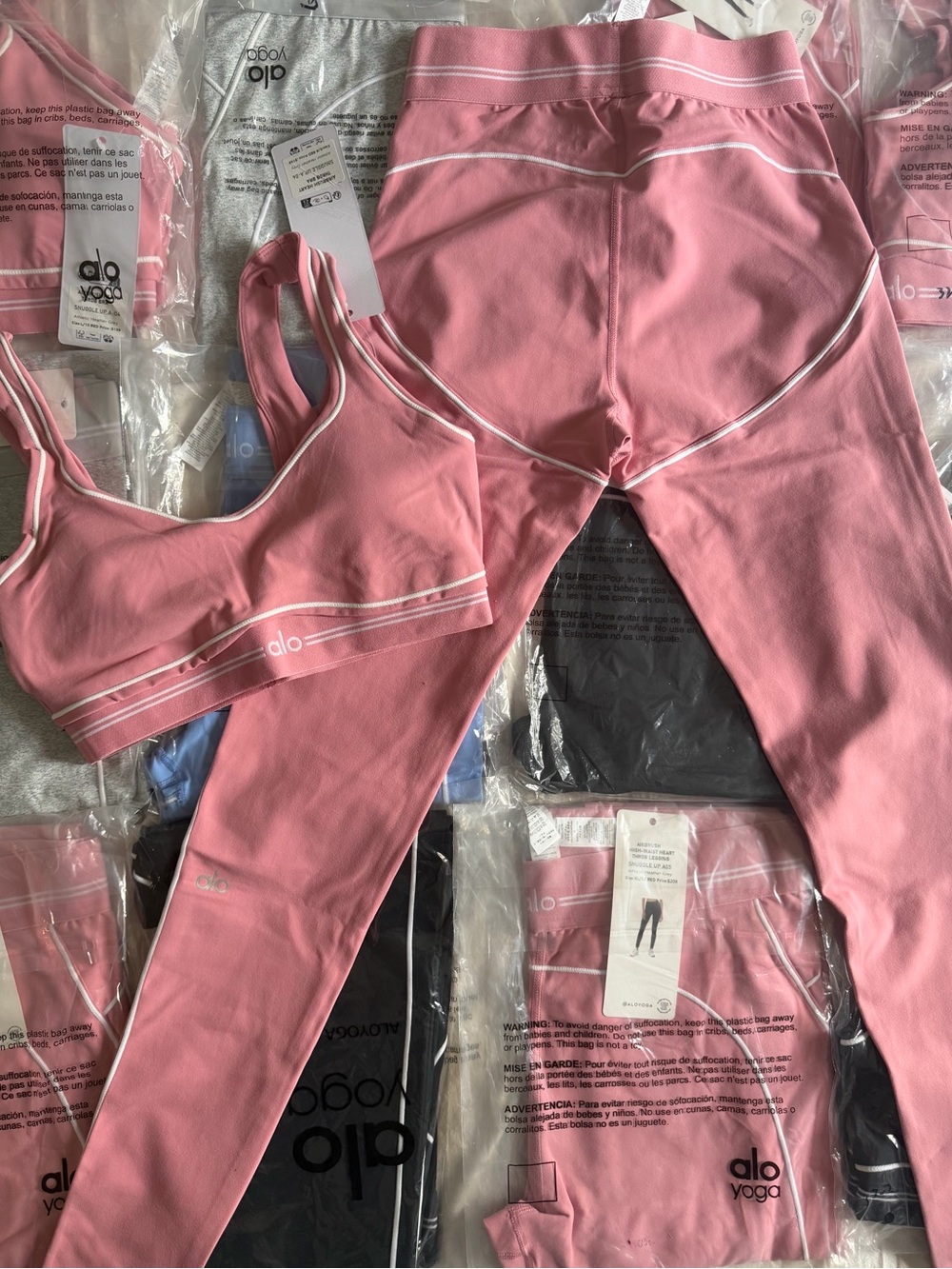 ALO Yoga Set - Picture 3 of 3